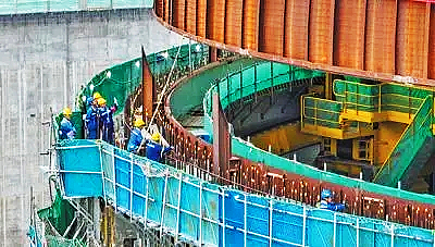 昌江核电“华龙一号”4号机组内穹顶吊装就位